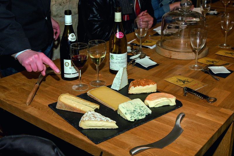wine and cheese tasting paris © Paris Tourist Office Photographe Amelie Dupont